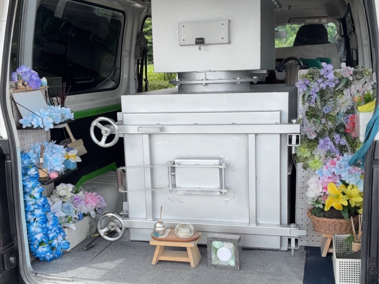 訪問ペット火葬・葬儀MAHALOの火葬車の紹介画像