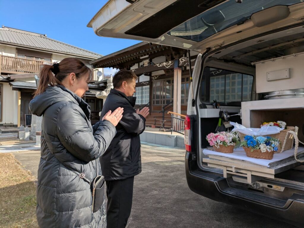 訪問ペット火葬・葬儀MAHALOのおしらせ。火葬車お別れ